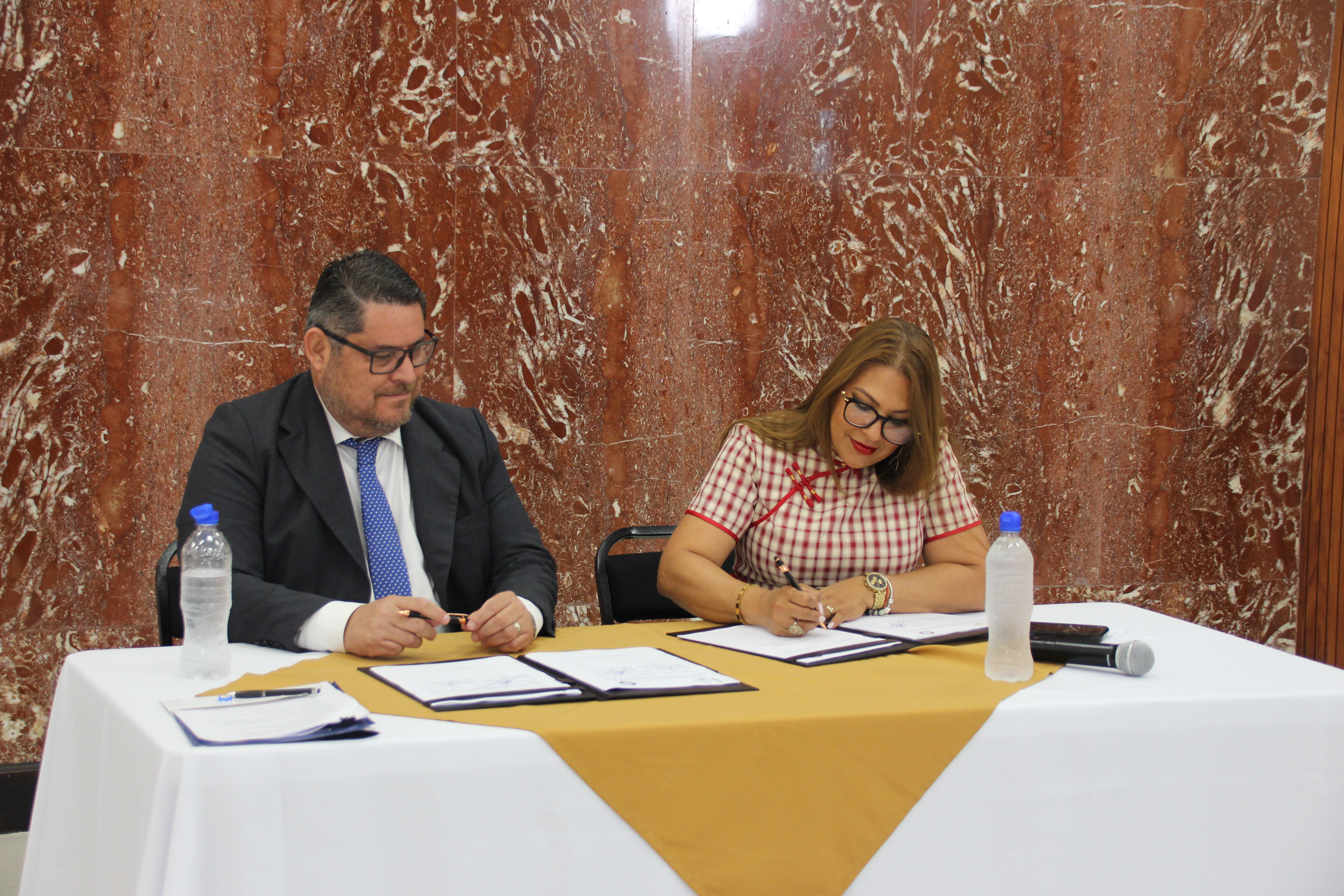Firma de convenio permitirá especialización de jueces y juezas en práctica pericial forense